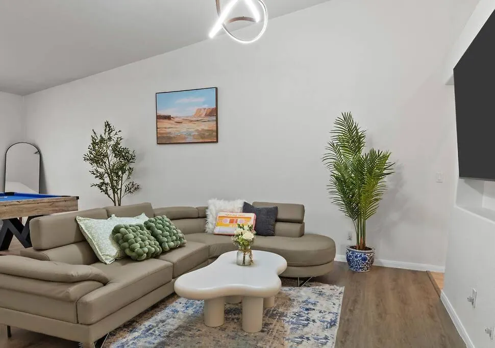 Vegas Retreats Pool, Arcade, Fun, 10Min From Airport And The Strip Villa Las Vegas Holiday home