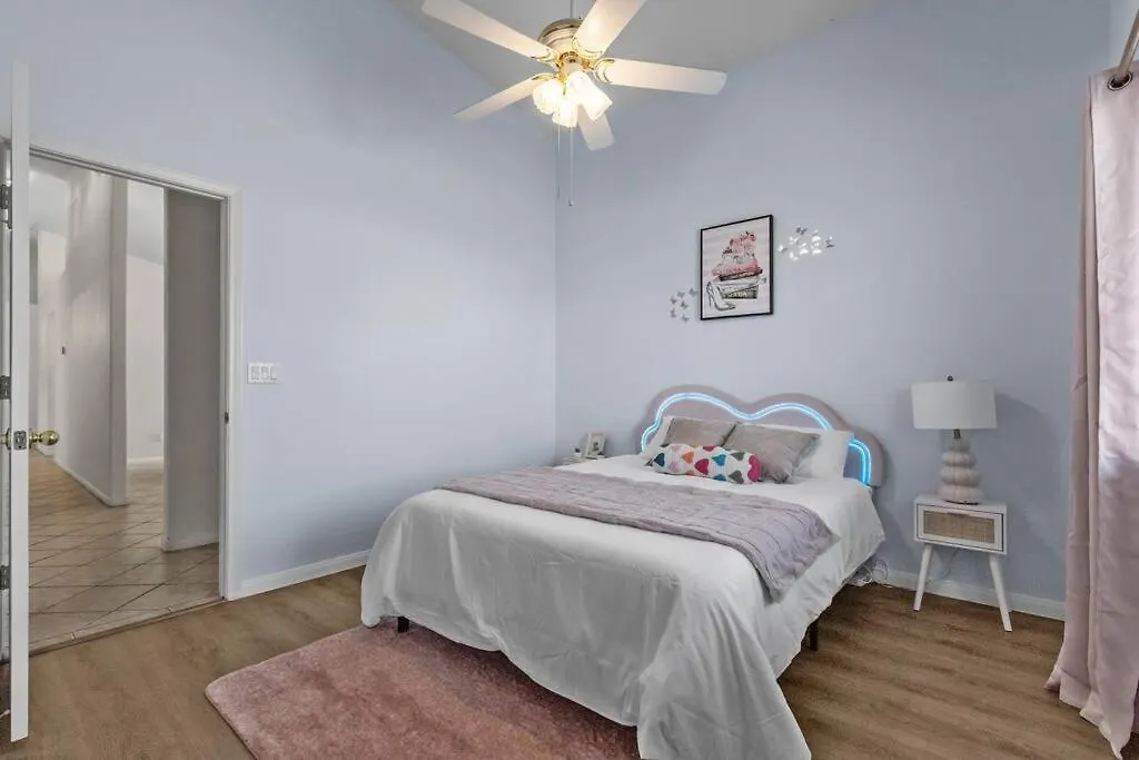 Vegas Retreats Pool, Arcade, Fun, 10Min From Airport And The Strip Villa Las Vegas Holiday home