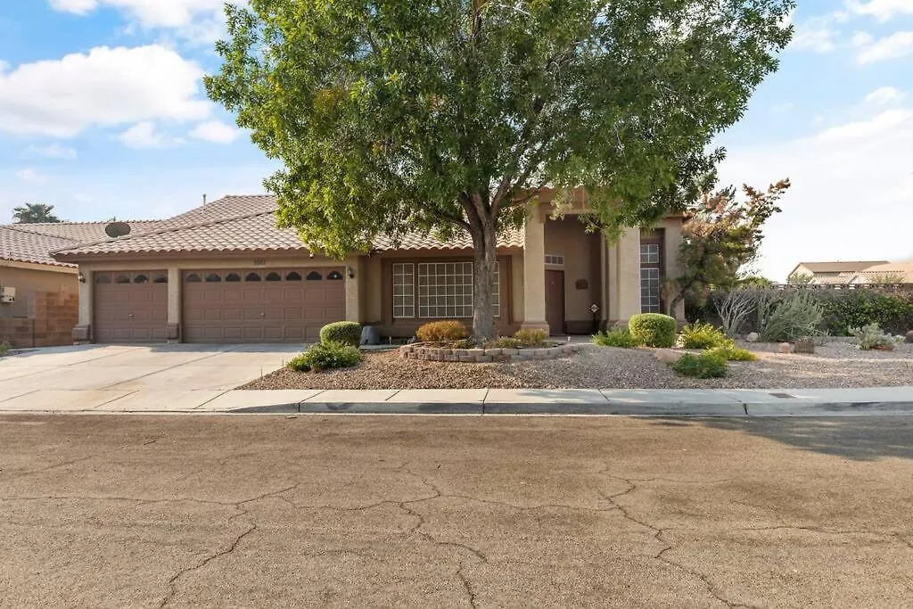 Vegas Retreats Pool, Arcade, Fun, 10Min From Airport And The Strip Villa Las Vegas Holiday home