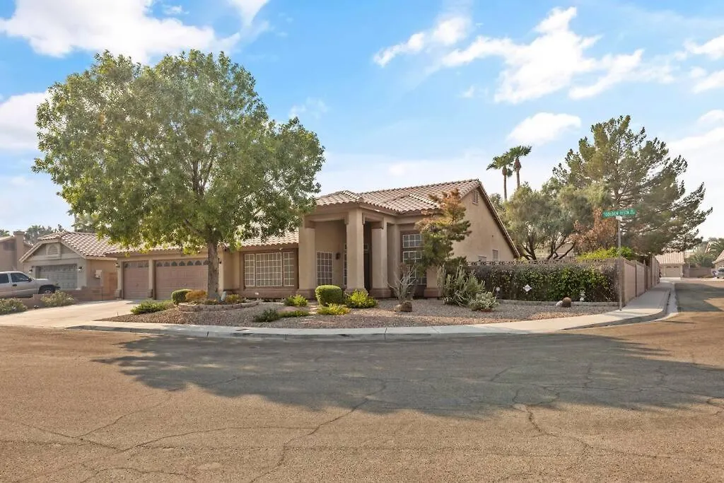 Vegas Retreats Pool, Arcade, Fun, 10Min From Airport And The Strip Villa Las Vegas