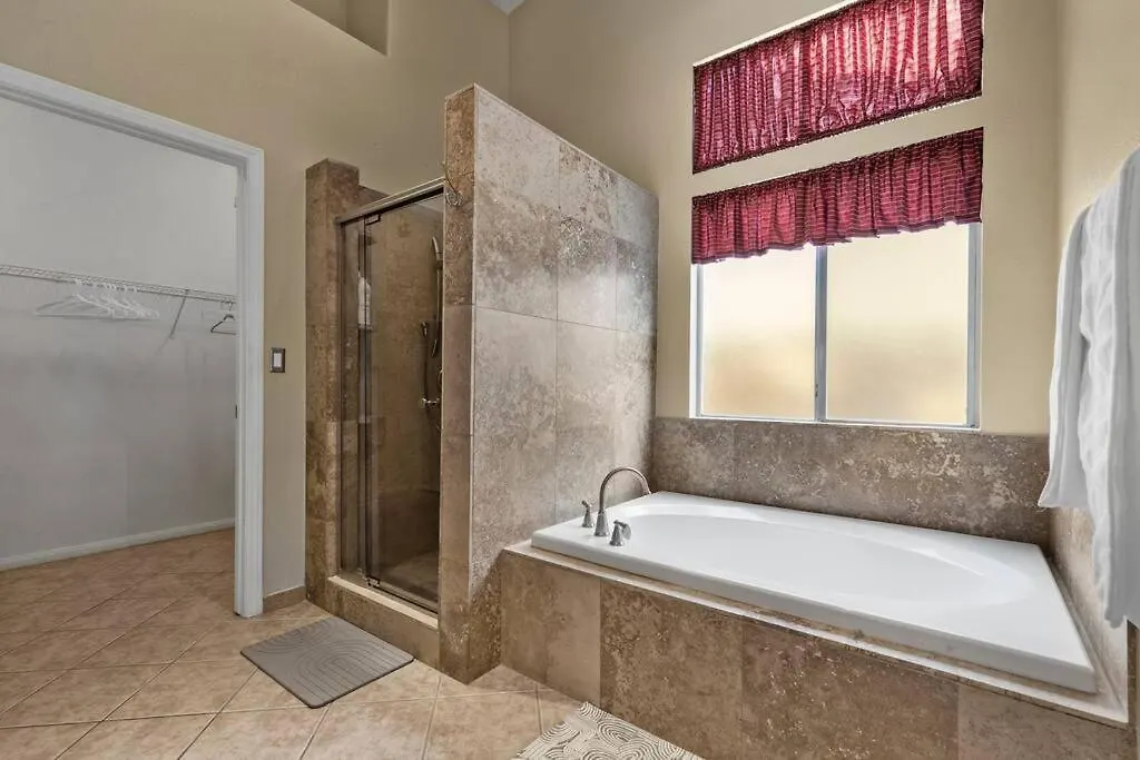 Vegas Retreats Pool, Arcade, Fun, 10Min From Airport And The Strip Villa Las Vegas